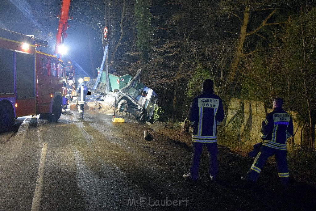 Container LKW umgestuerzt Koeln Brueck Bruecker- Dellbruecker Mauspfad P495.JPG - Miklos Laubert